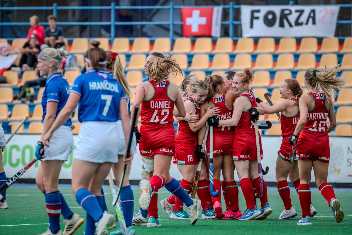 HockeyWales's tweet photo. ⭐A performance worthy of the silver screen...

👏Llongyfarchiadau i ei'n tim menywod wnaeth ennill medal arian!🥈

@S4Cchwaraeon @GetGrilla @skinwrkout https://t.co/AHpjhbof4V
