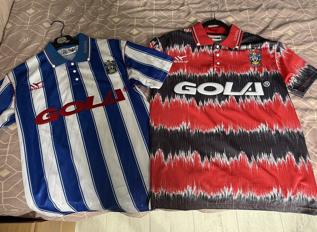 Well impressed with the Gola retro range. Had to add the home shirt to my leccy hooped! 👏🏻🔵⚪️ #htafc