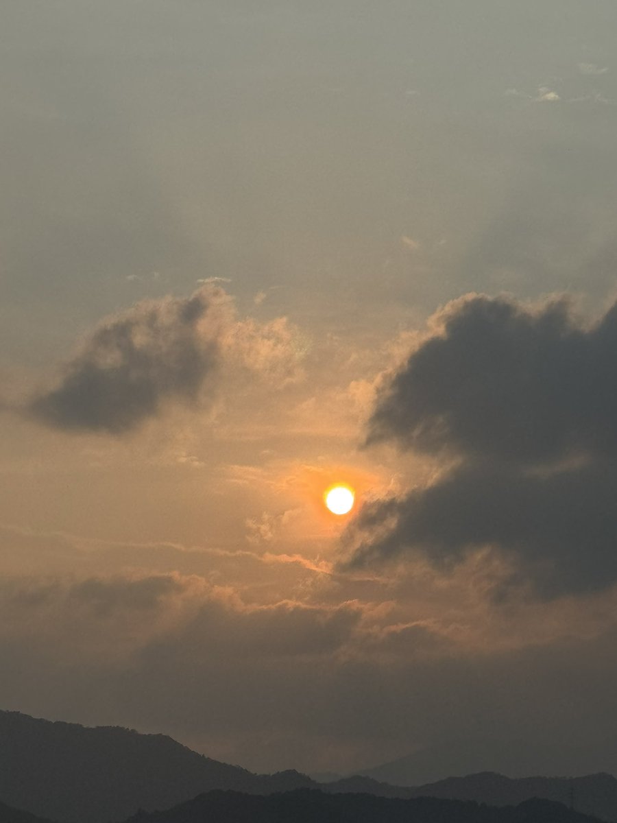 こんばんは😊

18時8分の兵庫県の夕方の
太陽です😊

今晩も良い夜を😆👍