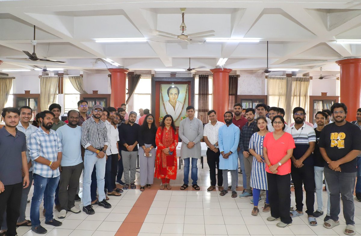 Dr. Divya Gupta (@drdivyagupta28) on Twitter photo इंदौर के युवा और ऊर्जावान महापौर श्री <a href="/advpushyamitra/">Pushyamitra Bhargav</a> जी , आज ओम नागपाल शोध संस्थान पधारे। छात्रों से संवाद किया, परिसर की स्वच्छता और पुस्तकालय व प्लाज़ा के समग्र विकास हेतु दिशा-निर्देश दिए।
मैं और संस्थान की पूरी टीम उनके इस मार्गदर्शन और स्नेह के लिए हृदय से आभार प्रकट करते इंदौर के युवा और ऊर्जावान महापौर श्री <a href="/advpushyamitra/">Pushyamitra Bhargav</a> जी , आज ओम नागपाल शोध संस्थान पधारे। छात्रों से संवाद किया, परिसर की स्वच्छता और पुस्तकालय व प्लाज़ा के समग्र विकास हेतु दिशा-निर्देश दिए।
मैं और संस्थान की पूरी टीम उनके इस मार्गदर्शन और स्नेह के लिए हृदय से आभार प्रकट करते