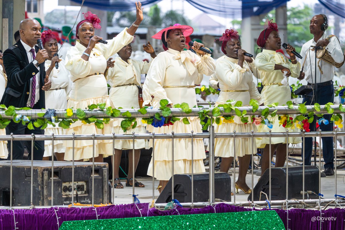 dovetv's tweet photo. As long as I’m breathing , I've got a reason to praise the Lord.
Powerful ministration by the Perfected Praise Team.
#TheOvercomers.
#73rdannualconvention
#RCBC
#Rccg
#DoveTelevision
#DoveTv
#OHPrimeTv https://t.co/pC8vlg0p6J