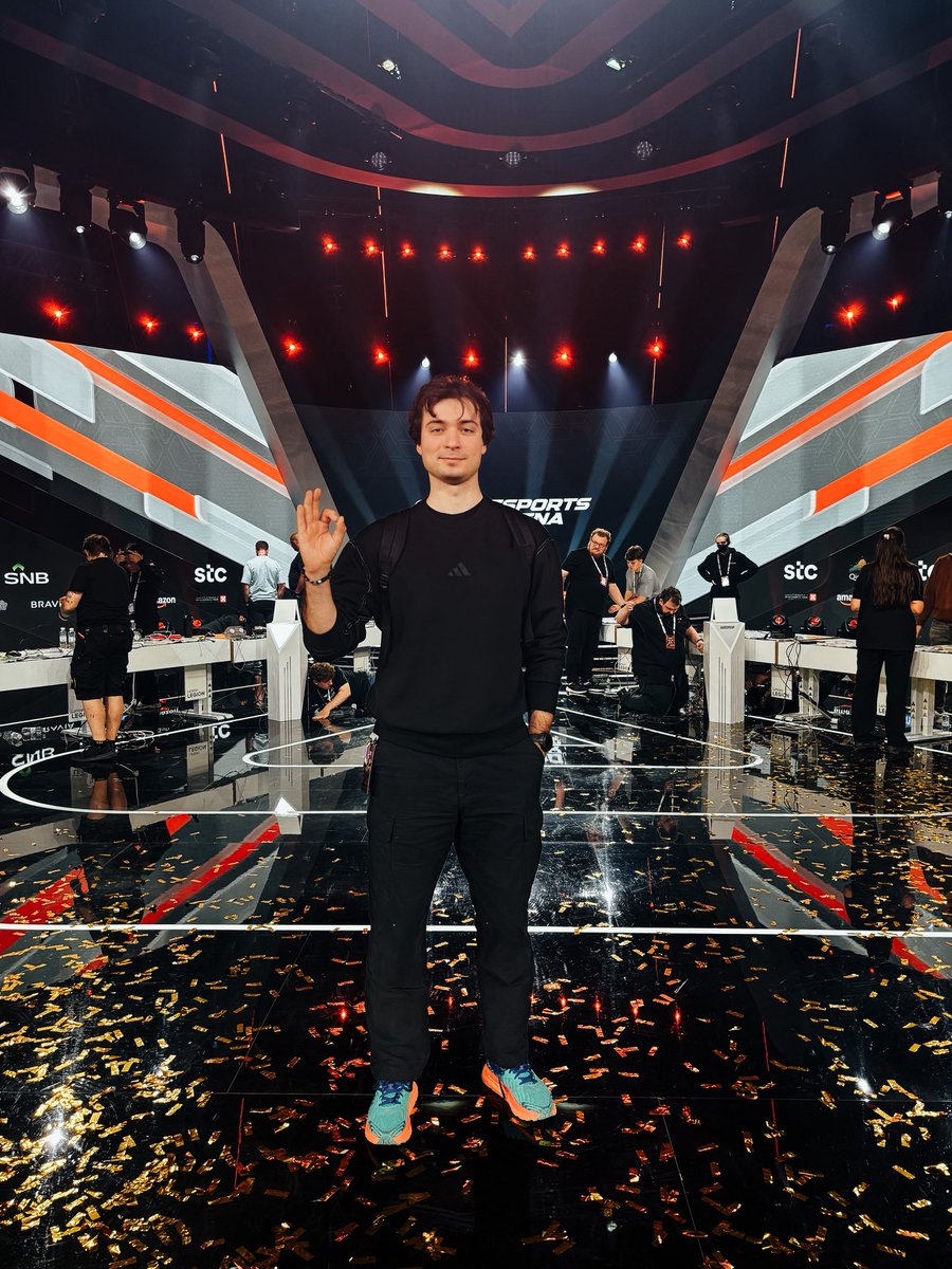 Drugi tydzień EWC za mną, wczoraj skończyliśmy pracę nad rozgrywkami w Overwatcha 2. Jako Sideline Producer realizuje masę kreatywnego contentu z graczami i talentami podczas Media Days oraz venue. Nie mogę doczekać się by wykorzystać to doświadczenie po powrocie do ojczyzny przy