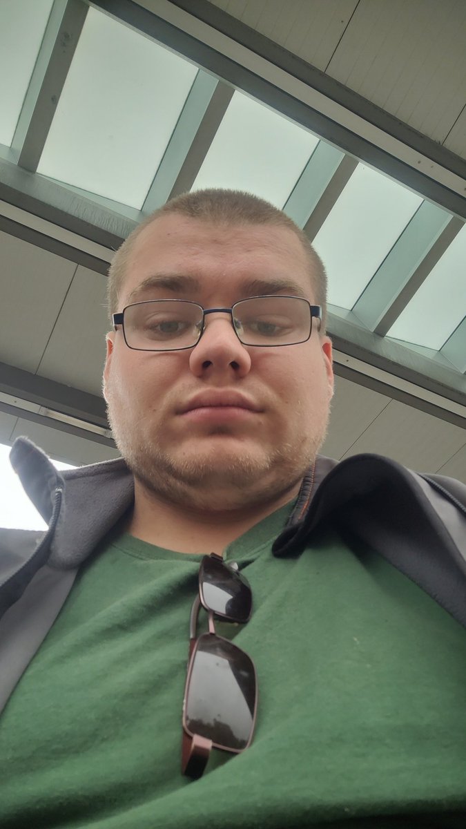 Ich suche eine Freundin die auch eine Windel tragen kann. Will. Muss. Und Lust drauf habe eine Windel zu Tragen und das ich sie eine Windel um machen kann und sie bei mir und kann sich bei mir melden und muss Deutsch können