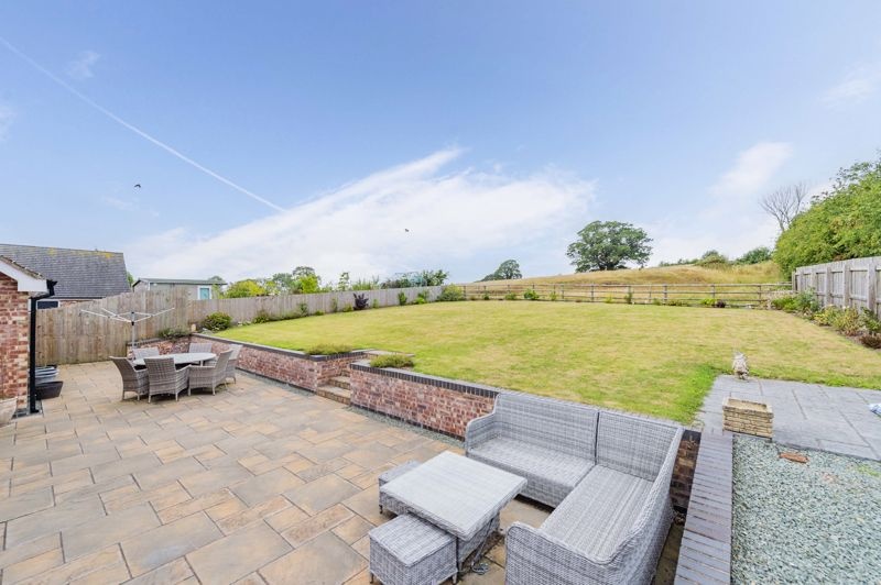 TalktoBowen's tweet photo. Kinnerley Road, Knockin - Asking Price: £595,000. Spacious, immaculately presented 4-bed detached family home on fringes of the sought after Shropshire village of Knockin. Ideal outdoor entertaining space &amp; extensive countryside views. Call 01691 652367 https://t.co/NyvGZgIS0Y https://t.co/Emu0kbVDXG