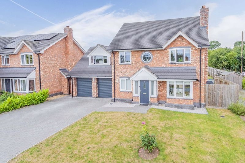TalktoBowen's tweet photo. Kinnerley Road, Knockin - Asking Price: £595,000. Spacious, immaculately presented 4-bed detached family home on fringes of the sought after Shropshire village of Knockin. Ideal outdoor entertaining space &amp; extensive countryside views. Call 01691 652367 https://t.co/NyvGZgIS0Y https://t.co/Emu0kbVDXG
