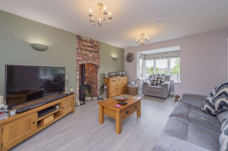 TalktoBowen's tweet photo. Kinnerley Road, Knockin - Asking Price: £595,000. Spacious, immaculately presented 4-bed detached family home on fringes of the sought after Shropshire village of Knockin. Ideal outdoor entertaining space &amp; extensive countryside views. Call 01691 652367 https://t.co/NyvGZgIS0Y https://t.co/Emu0kbVDXG