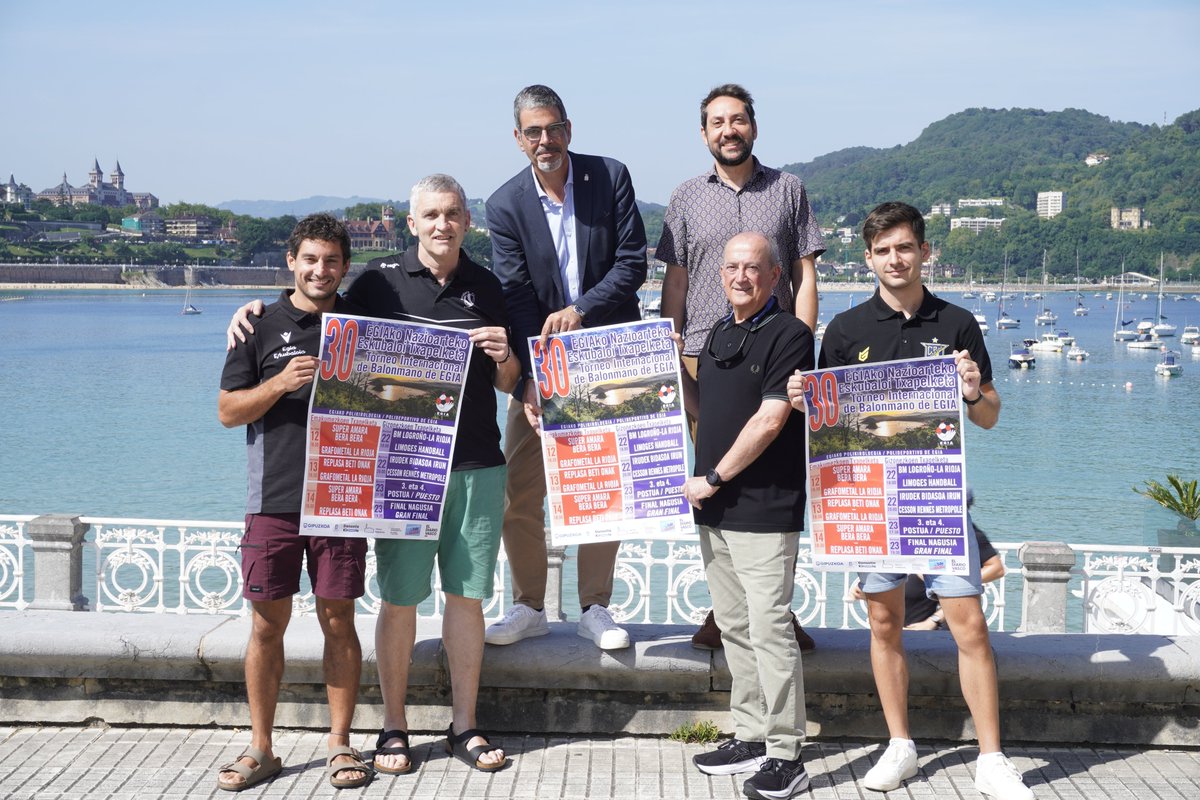 🤾Egiatik mundura. Nazioarteko Eskubaloi Txapelketak 30 urte beteko ditu aurten, hainbat pertsonaren lanari esker. Mila esker urte hauetan guztietan egindako lanagatik. Además, ya lo ha dicho Alex, "a partir de jugar en Egia, todo cambia" #Donostia #SanSebastian