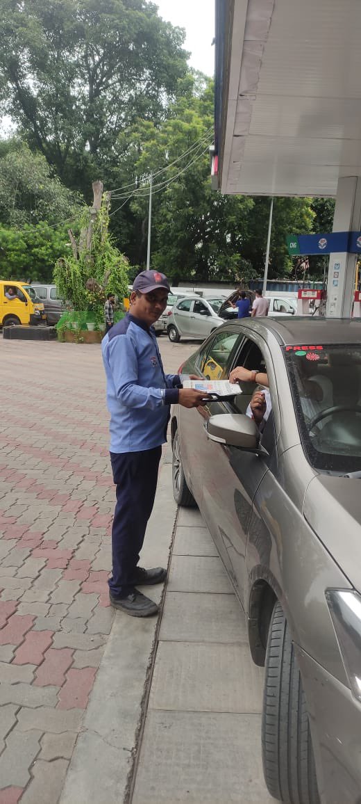 SSpanchshila's tweet image. New week. New energy.
Mondays at Panchshila hit different—with cheerful greetings, spotless drives, and a smooth start to your journey.
Let’s set the tone right!
#MondayMotivation #ProjectAbhyuday #ServiceWithASmile

@HPCL @hardik_HPCL @hpcl_retail @BanaySingh07 @Rg03Goel