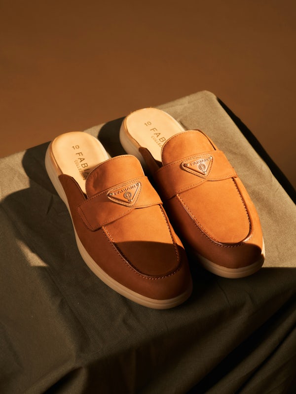 Effortlessly refined. The Fabiani Men’s Tobacco Nubuck Mule adds sophistication to your everyday look. Comfort never looked this good.

Shop Fabiani now : bit.ly/45lfRzZ