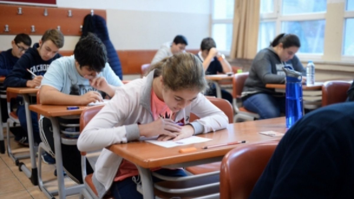 📢 2025 LGS: Nakil Süreci Başlıyor

📌 Yerleştirmeye esas nakil işlemleri 2 dönem hâlinde yapılacak.
📍 Hem sınavla hem yerel yerleştirmeyle açık kontenjanlara başvuru yapılabilecek.
📍 Yerleştiği okulu değiştirmek isteyen öğrenciler de nakil başvurusu yapabilecek.
🔹 Her dönemde