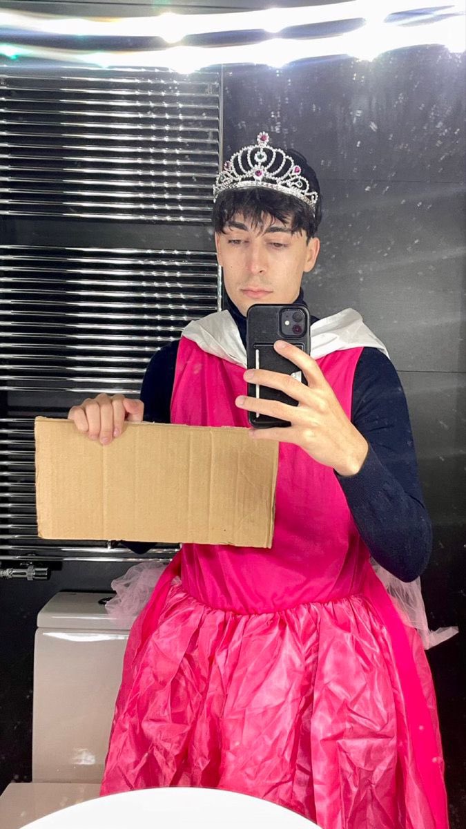 me acaba de salir esto en pinterest 🥵