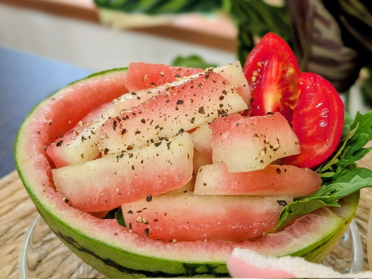 暑さと大好きが相まって⋯
ここ2日ずっとスイカ🍉食べてて😆

そのスイカ🍉の皮でアテです🙌
#スイカの皮の浅漬け

やめられない止まらない
かっぱえびせん状態です😂
ポリポリ⋯ポリポリ⋯(笑)

#ばんごはん
#おうちのみ
#お家呑み
#晩酌タイム
#西瓜
#浅漬け
#ハイボール
#cooking
#cookingram