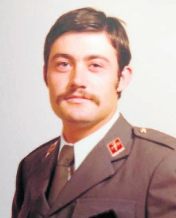 Consuelo Ordóñez (@consuorf) on Twitter photo #TalDiaComoHoy de 1979 #ETA asesinó en #Eibar al joven <a href="/guardiacivil/">Guardia Civil</a> Juan José Tauste, llevaba tan sólo un mes casado, su mujer oyó los disparos y cuando bajó se encontró agonizando a su marido. Estaba embarazada de un hijo. Otro hijo póstumo.
También #Impune
🧵 #TalDiaComoHoy de 1979 #ETA asesinó en #Eibar al joven <a href="/guardiacivil/">Guardia Civil</a> Juan José Tauste, llevaba tan sólo un mes casado, su mujer oyó los disparos y cuando bajó se encontró agonizando a su marido. Estaba embarazada de un hijo. Otro hijo póstumo.
También #Impune
🧵