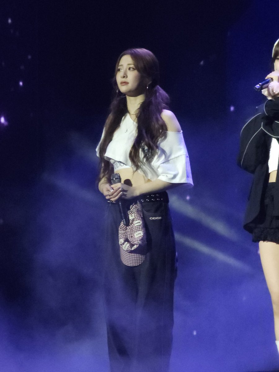 dcstanstanan's tweet photo. Sharing my Pics from the concert 📷
#EASY_CRAZY_HOT_IN_MANILA
#LESSERAFIM 
#CHAEWON #SAKURA #KAZUHA #YUNJIN #EUNCHAE https://t.co/fb6cujbZIA