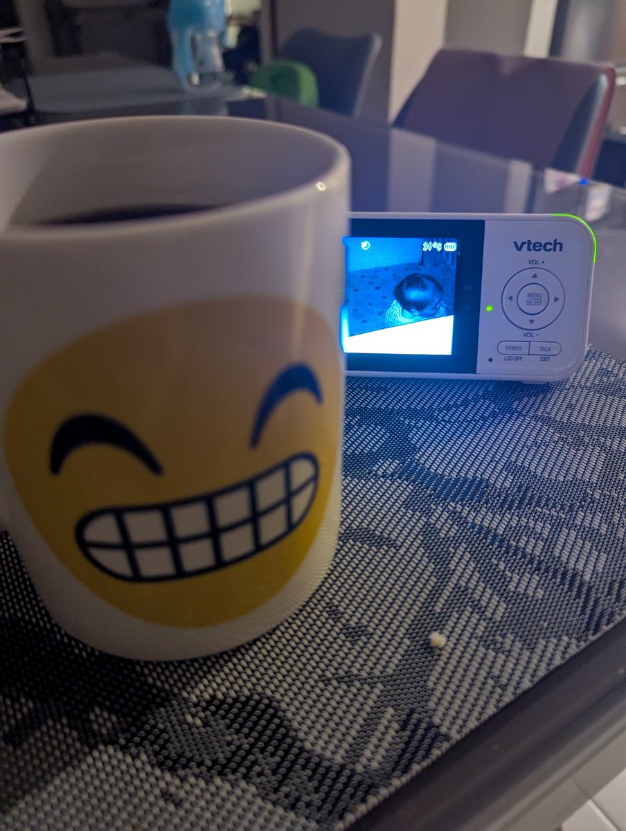 Buen día banda, somos dos en el 5am club... Uno con café y el otro con energía infinita 😁🤙🏻