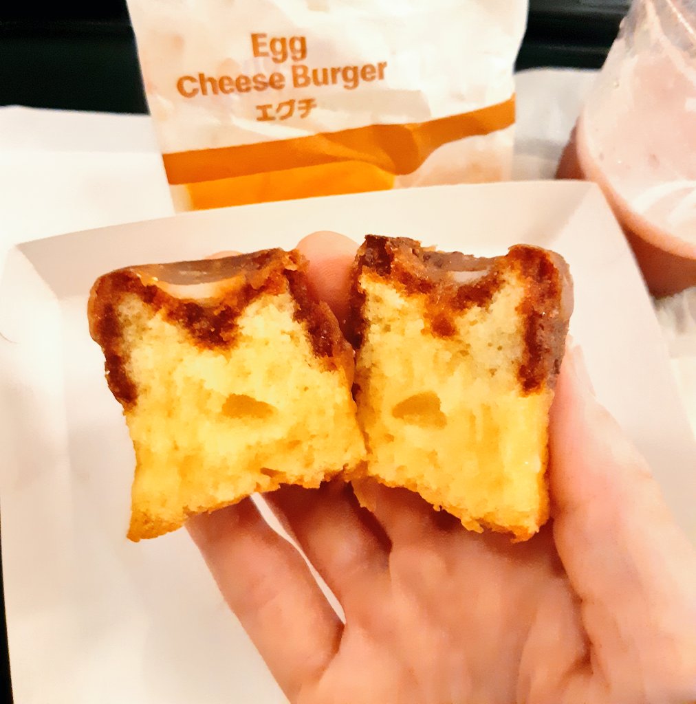 マクドナルドさん
マカロン ばなな🍌✨
しっとりなめらかバナナクリーム♡

プリンケーキ🍮✨
カスタードやカラメル感じる甘い焼き菓子♡

どちらもおいしい(*^^*)💕