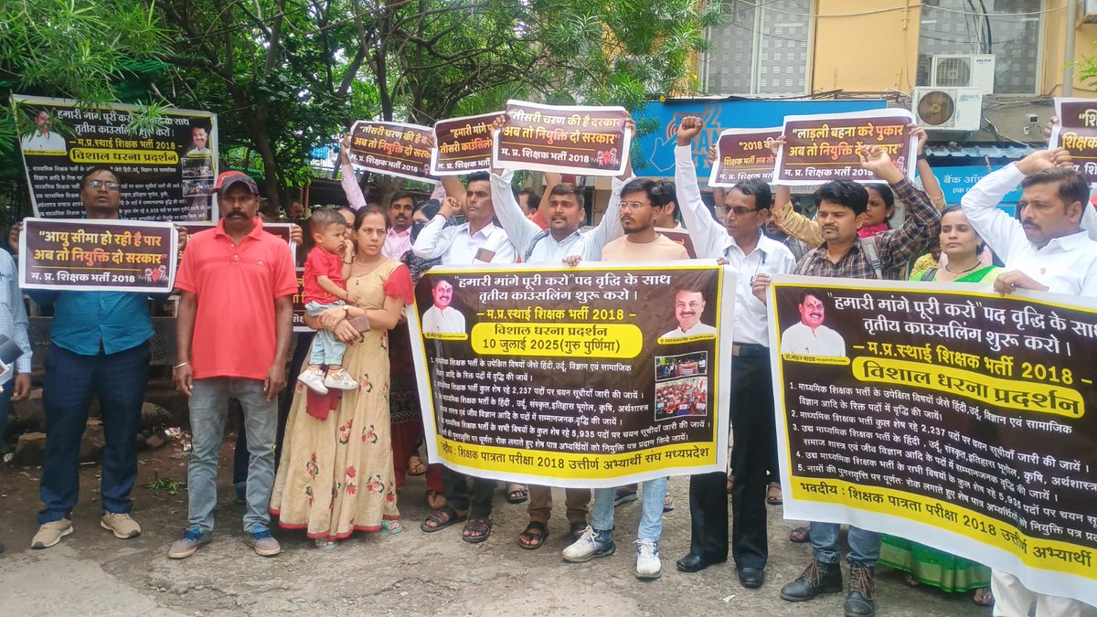 प्रदेश अध्यक्ष (@ravidasshyamlal) on Twitter photo <a href="/Vndnason/">Vandana Sonkar</a> देश में ग्रामीण क्षेत्रों के मर्ज कर बंद किए जा रहे प्राथमिक स्कूलों को बचाने ओर युवाओं के लिए रोजगार की आवाज उठाने के लिए <a href="/Vndnason/">Vandana Sonkar</a> मैडम जी का बहुत बहुत आभार !🙏
भवदीय
म.प्र.शिक्षक भर्ती संगठन 2018 <a href="/Vndnason/">Vandana Sonkar</a> देश में ग्रामीण क्षेत्रों के मर्ज कर बंद किए जा रहे प्राथमिक स्कूलों को बचाने ओर युवाओं के लिए रोजगार की आवाज उठाने के लिए <a href="/Vndnason/">Vandana Sonkar</a> मैडम जी का बहुत बहुत आभार !🙏
भवदीय
म.प्र.शिक्षक भर्ती संगठन 2018