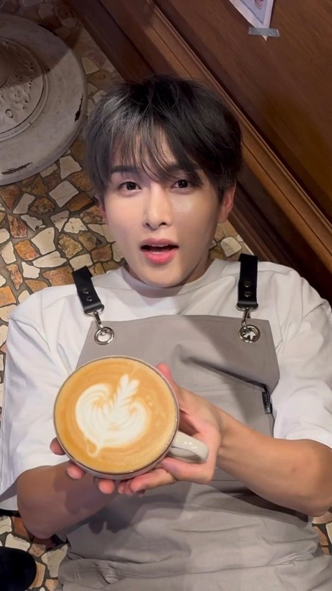 ryeong9atilisai's tweet photo. 김려욱 이뻐 죽겠다고 진짜😍

#려욱 #RYEOWOOK
#リョウク #厉旭 https://t.co/7EZdhvYqA8