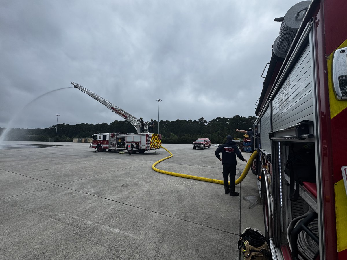 jbcfes's tweet image. 🚒 Over the weekend, our firefighters trained on our aerial apparatus—honing ladder ops, elevated rescues, &amp;amp; water streams. Staying sharp so we’re always mission-ready. #TrainToProtect #FirefighterTraining #AerialOps