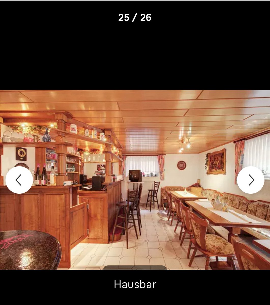 mathis_aa's tweet image. когда гуляю с собакой, часто прохожу один очень красивый и большой дом, но ни разу не видела там жильцов
вчера попалось объявление о продаже этого дома 
у них ВЕЛНЕСС И БАР в келлере
я б с таким раскладом тоже не выходила бы в мир