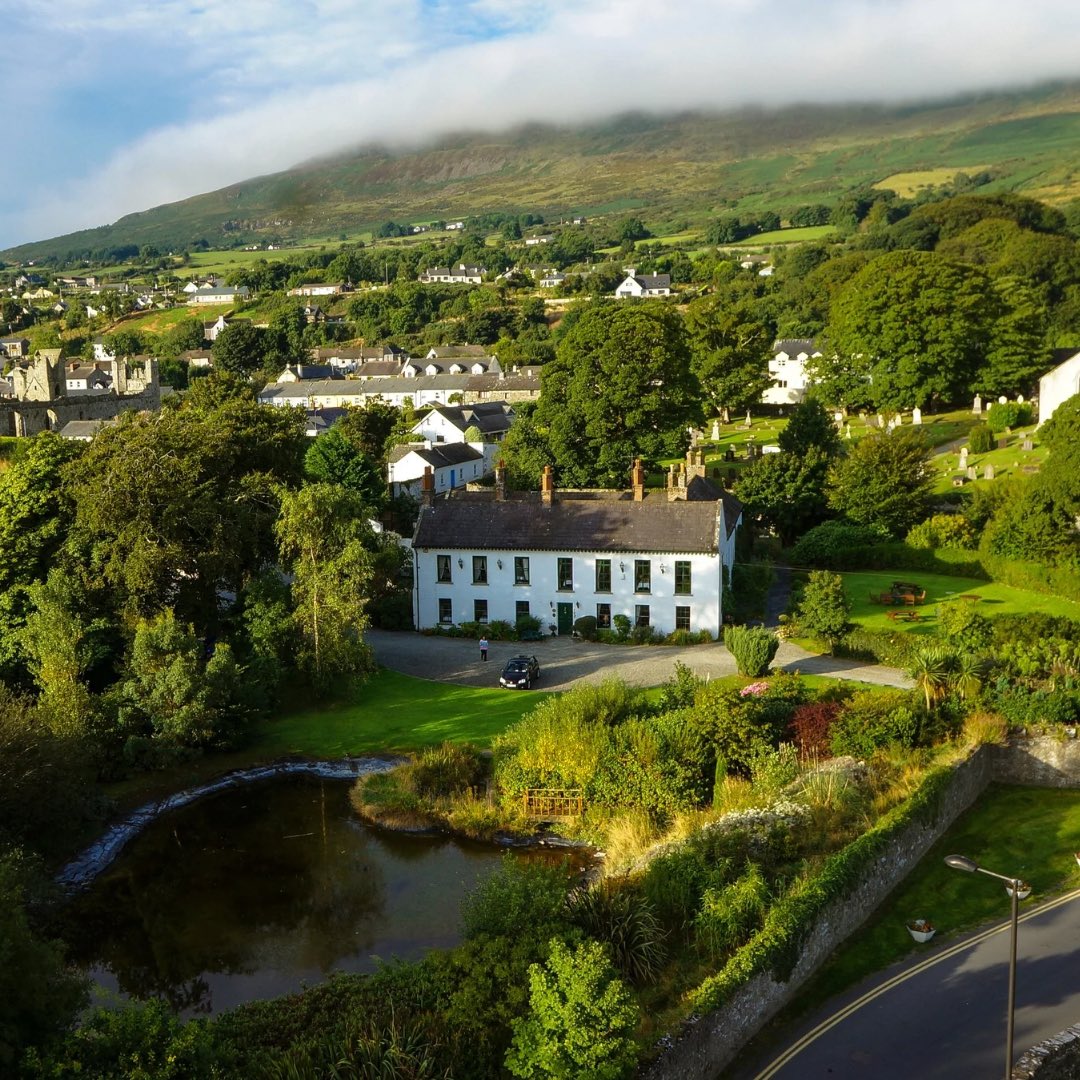 Nestled at the foot of the majestic Slieve Foye is Ghan House - a Georgian treasure just a tree length from Medieval Carlingford🏡⛰️ Queen Meave once led her army over Slieve Foye in pursuit of the mythical Brown Bull of Cooley🐂 #GhanHouse #Carlingford #IrelandBlueBook