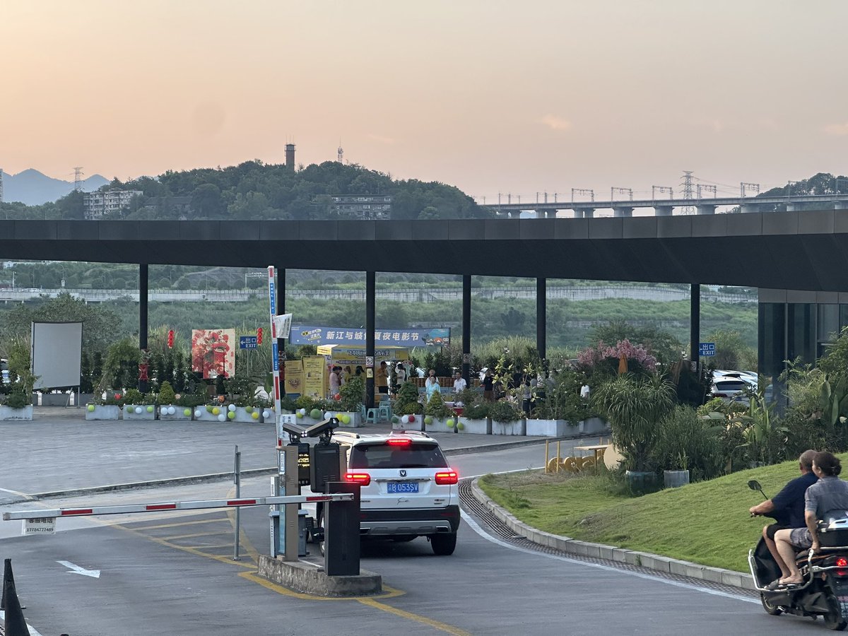 金海湾公园露天电影偶遇