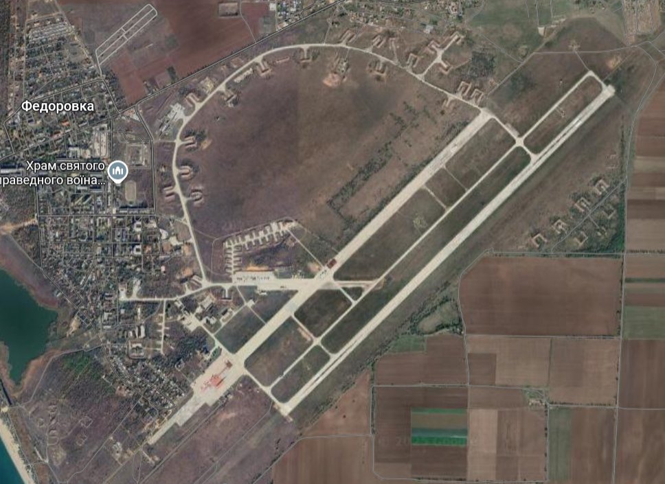 Крим.Безпілотники СБУ вночі вразили 5 російських винищувачів на аеродромі “Саки”.Він є ключовою авіабазою рф для операцій в Чорному морі.Знищено літак Су-30СМ,ще 1 пошкоджено. + уражено 3 літаки Су-24.На аеродромі також уражено склад авіаційного озброєння ssu.gov.ua/novyny/nova-sp…