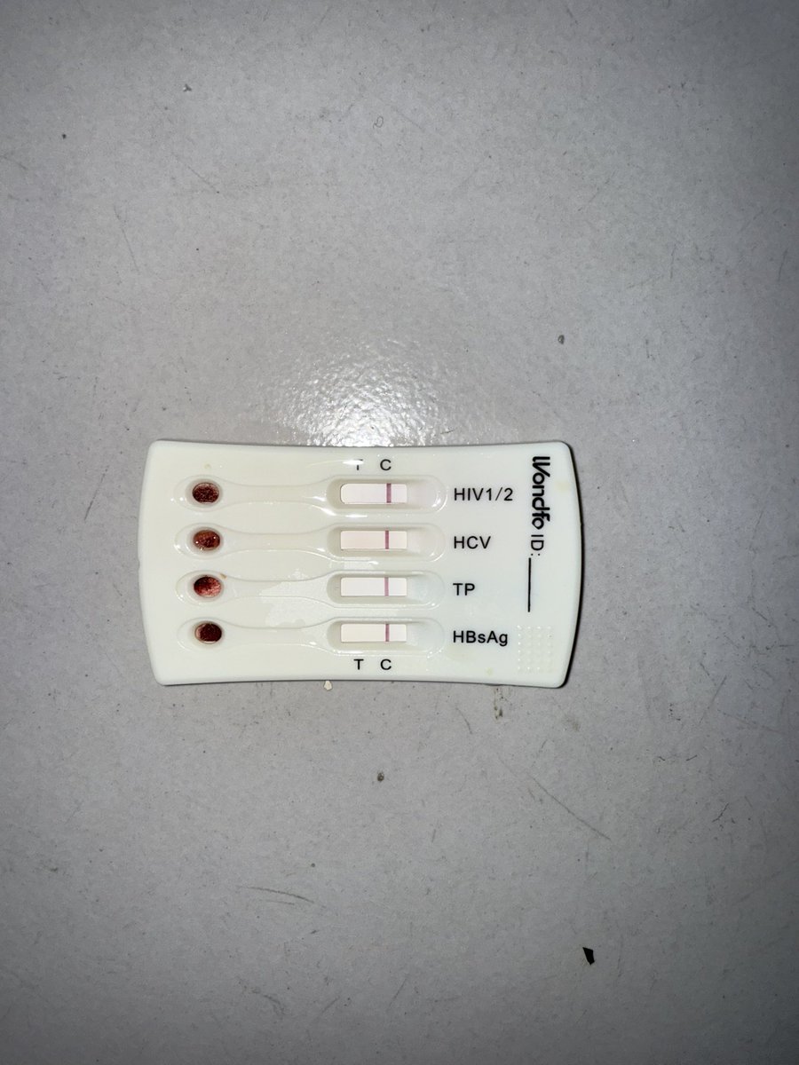 下午果然是捕捉约炮钟点房的好时机，房门开在那。那就不客气了，在房间里撸了一发还不过瘾，在继续撸。旁边房间还有个人在。