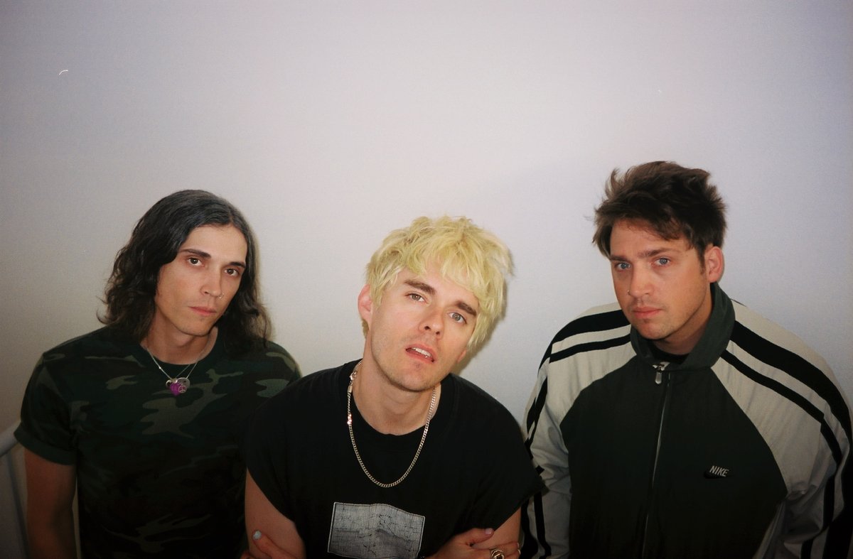 .<a href="/waterparks/">WATERPARKS</a> have released a video for their latest single 'Red Guitar' bringthenoiseuk.com/202508/news/vi…