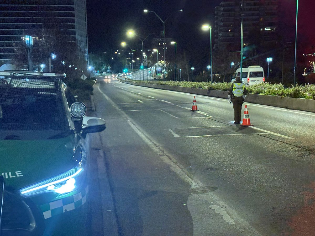 #LoBarnechea: Carabineros de la 53ª Comisaría realiza prevención activa en el Puente La Dehesa,  con el objetivo de marcar presencia policial y con ello aumentar la sensación de seguridad.
#LaPrevencionEsNuestraEsencia