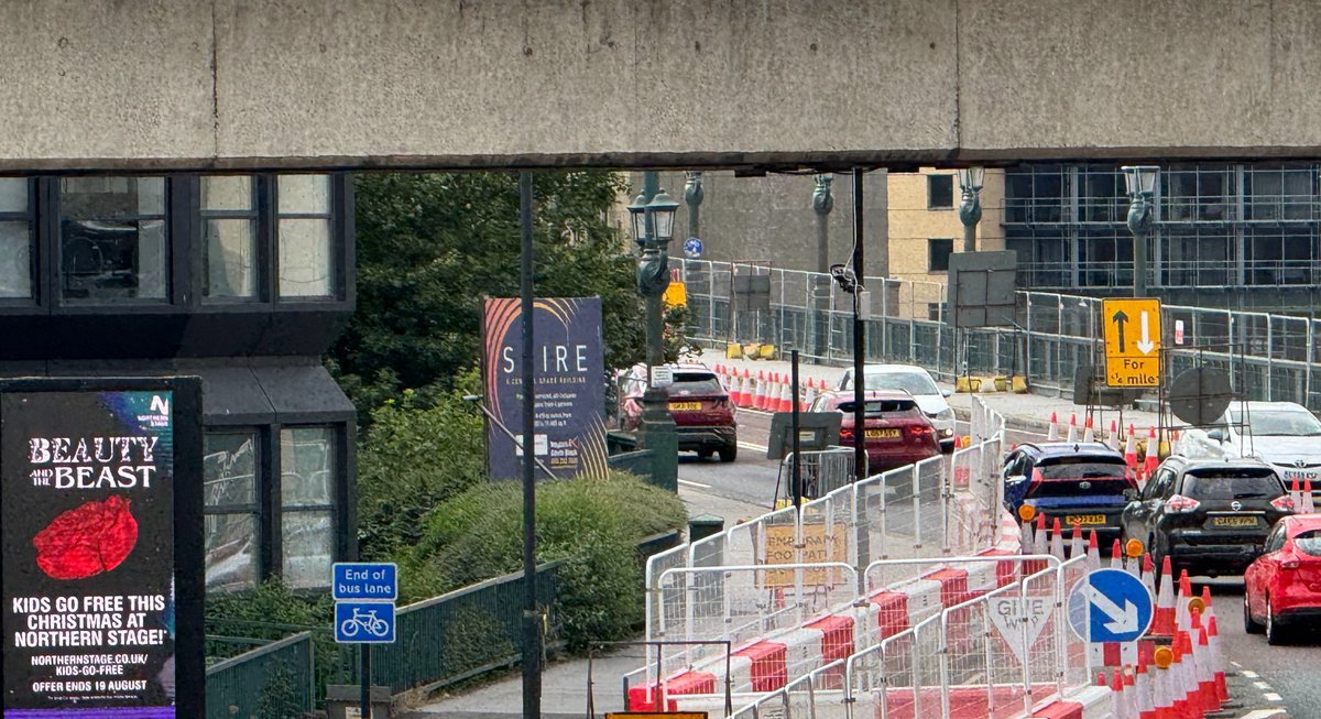 AdsDirectLtd's tweet image. #whatareweupto countless drivers and their passengers will read our stunning clients @northernstage #digitalscreen #promotion at the #tynebridge #newcastle Drop us an email for expert #marketingsupport and innovative low cost #campaign ideas... advertise@adsdirect.org.uk