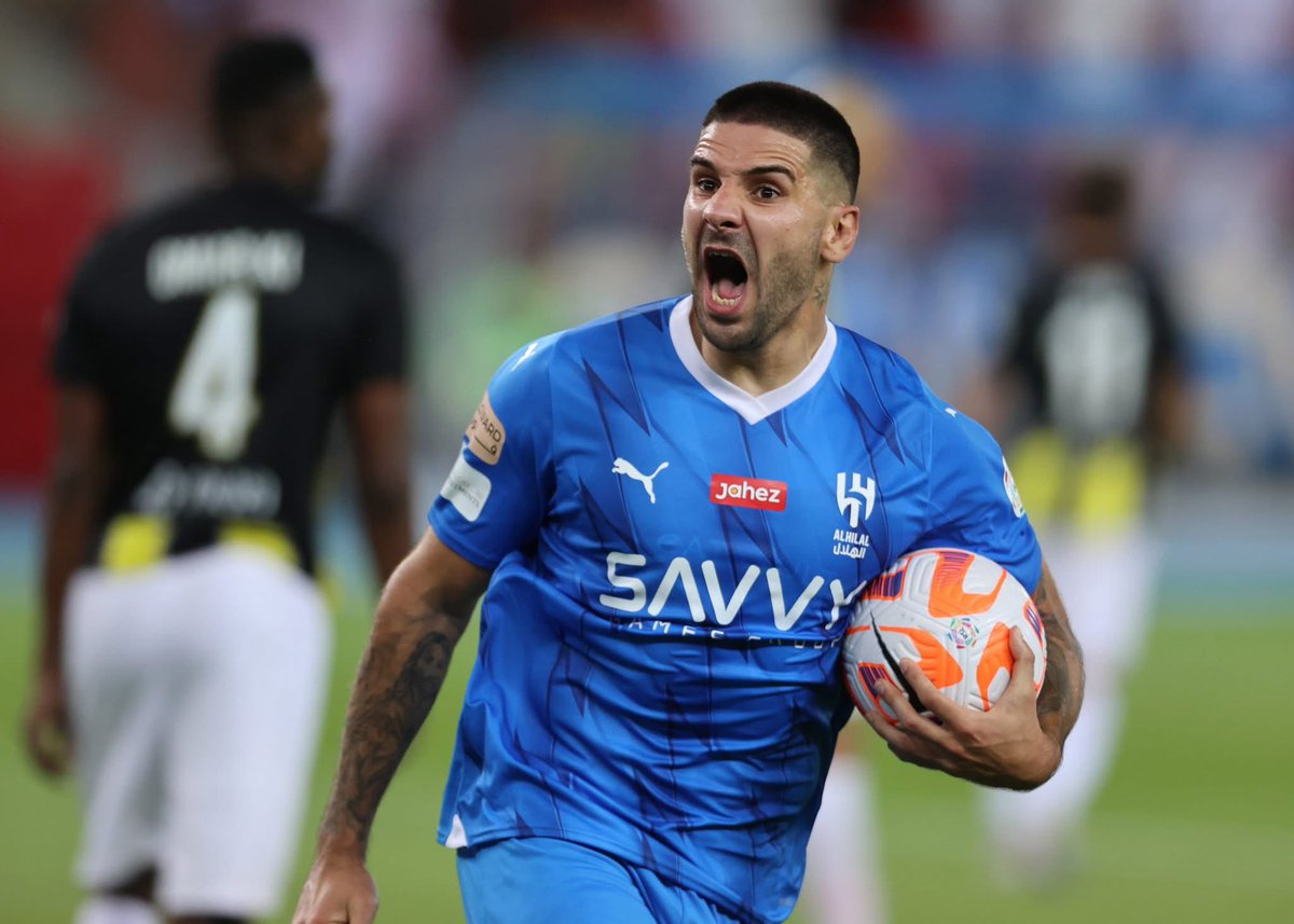 Sunderland have been offered the chance to sign Al-Hilal striker Aleksandar Mitrovic, Via <a href="/GraemeBailey/">Graeme Bailey</a> 🔴✍️ #SAFC