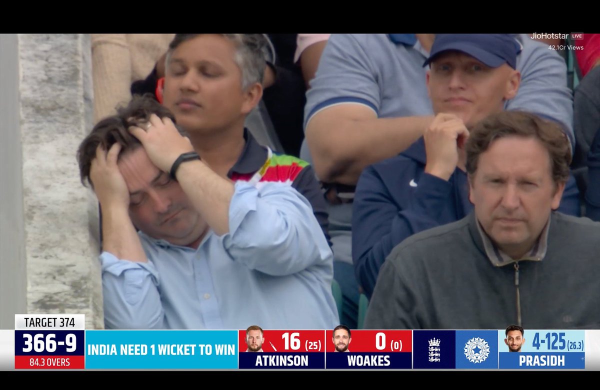 susrith_reddy's tweet photo. Test at its best 
#OvalTest #ENGvIND https://t.co/Q02wKbGcSZ