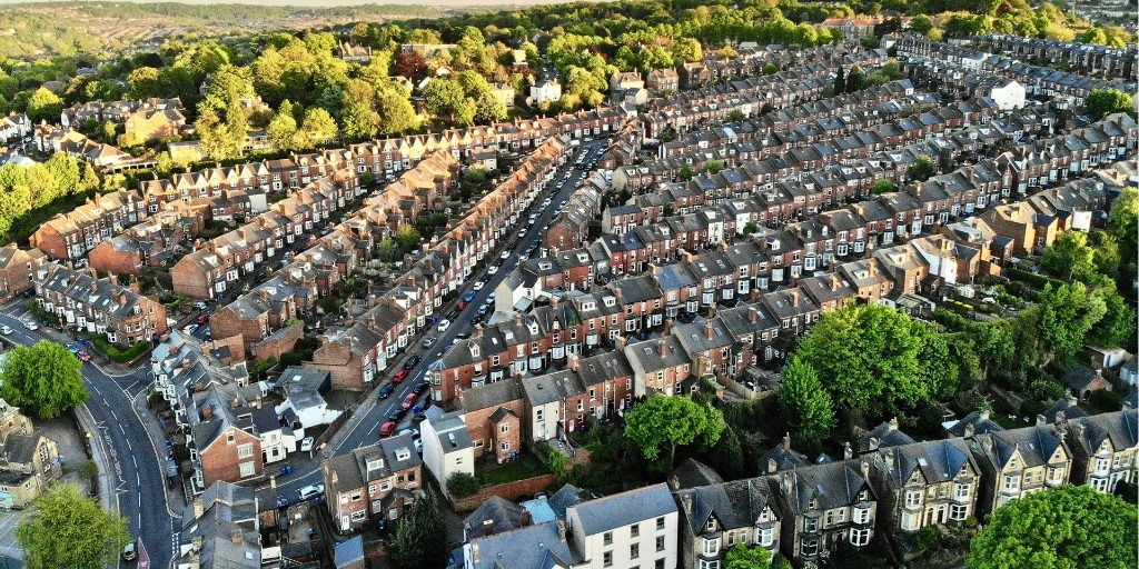 120,000+ households. 165,000+ children… 

Temporary accommodation is at a record high in the UK and asylum seekers aren’t the cause.
  
Read why housing isn’t a competition, it’s a shared crisis: ow.ly/bJQ050Wtqzz 

#EmptySpacesToHomes <a href="/BigIssue/">Big Issue</a>