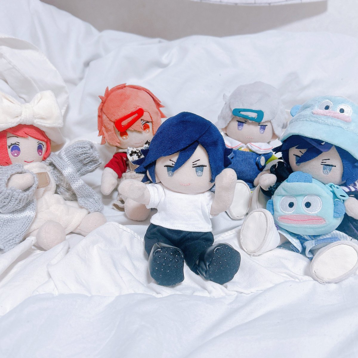 ｢ きょうだい!
おきてください きょうだい!!!! ｣

気持ちよく眠っていたのに引きずり起こされた二十男でした
(5月に撮ったからみんなお洋服が暑そう)