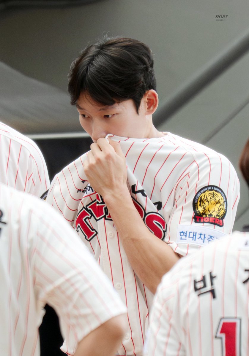 올리는계정 tweet media