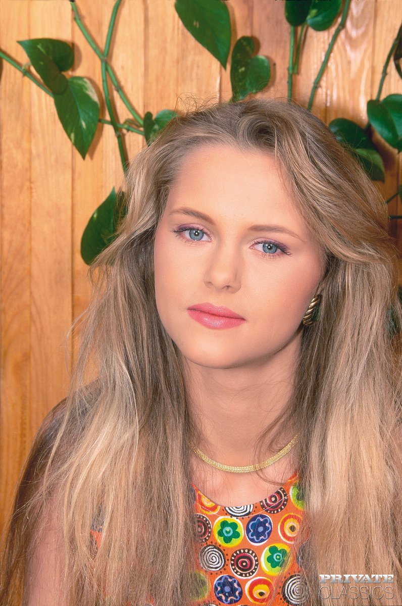 Four vintage 90s models before the photoshoot began!