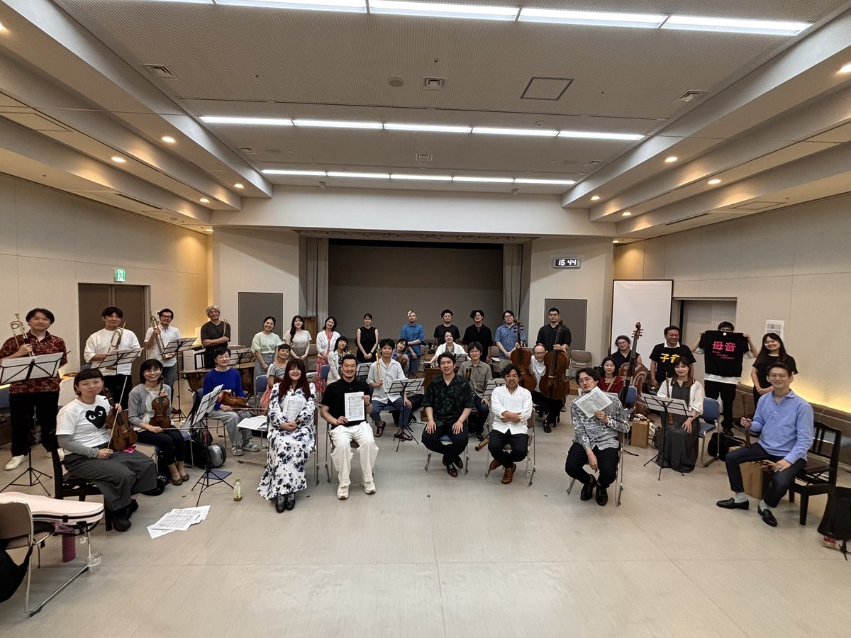 PBA_Promusica's tweet photo. All Bach Cantatas Vol.4
本日より全体リハーサルが始まりました♪ 
総勢32名の演奏者が揃うと圧巻！

鈴木秀美先生もリハーサルを聴きにいらしてくださいました。サングラスの向こうにギラリとした眼光……👀長時間に渡りお聴きくださり、的確なアドバイスをくださいました。

チケットは特別価格席が残席僅少🥹
通常のお席も、良席は埋まってきておりますので、是非お早めにご購入ください🎫

All Bach Cantatas Vol.4
@トッパンホール
2025年8月7日(木)19時 開演
https://t.co/1WDX7DD3Y6
全席指定 一般：7,000円 学生（U-25）：3,000円
特別価格チケットあり： 一般 4,000円, U-25 2,000円

@ 福島県郡山市 郡山市公会堂
2025年8月9日（土）15時 開演
https://t.co/SvBdNyjVPb
全席自由 一般：4,500円、学生（U-25）：2,500円
【プロムジカクルー限定チケット料金】
東京公演：6,000円、郡山公演：4,000円

※クルー2025にご登録いただくと、お得に弊団のコンサートにお越しいただけます。

プログラム
バッハ  カンタータ
第150番《主よ、われ汝をあおぎ望む》
第196番《主はわれらを御心に留めたまえり》
第131番《深き淵から主よ、われ汝を呼ばわる》
第71番《神はわが王なり》
平川加恵  2本のリコーダーのための協奏曲（新曲委嘱作品）
ソリスト：宇治川朝政、中村栄宏

プロムジカ使節団
A=465Hz, オリジナル楽器使用

指揮：圓谷俊貴
声楽ソリスト：
ソプラノ  #中江早希 @Sakkin0326
アルト      #中嶋俊晴 @ToshiharuNAKAJ1
テノール  #中嶋克彦 @Kapolo1022
バス         #黒田祐貴 @Yuki__kuroda

ソプラノ：澤江衣里、櫻井愛子、吉田朋加
アルト：上村誠一、高橋幸恵
テノール：大野彰展、小堀勇介
バス： 清水健太郎、小池優介

トランペット：斎藤秀範、阿部一樹、村上信吾
リコーダー：宇治川朝政、中村栄宏
オーボエ：荒井豪、佐治みのり
ティンパニ：井手上達

コンサートマスター：池田梨枝子
ヴァイオリン/ヴィオラ：秋葉美佳、廣海史帆、宮崎蓉子
ヴィオラ：深沢美奈、中島由布良
チェロ：山本徹
ファゴット：河府有紀
コントラバス：長谷川順子
オルガン：新妻由加