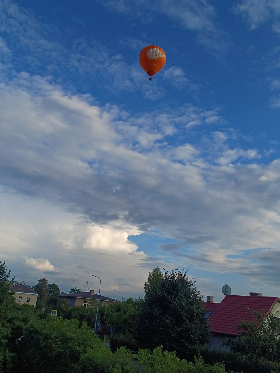 Kandava gatavojas balonu svētkiem.