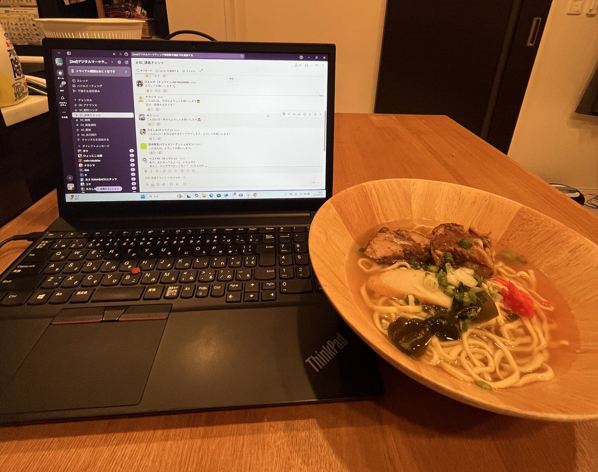 沖縄に住んでる母から送られてきた沖縄そばと一緒にSUNABACO！！！
オノちゃん先生のお話分かりやすいし楽しい^_^🎶
#SUNABACO
#デジマケ2nd