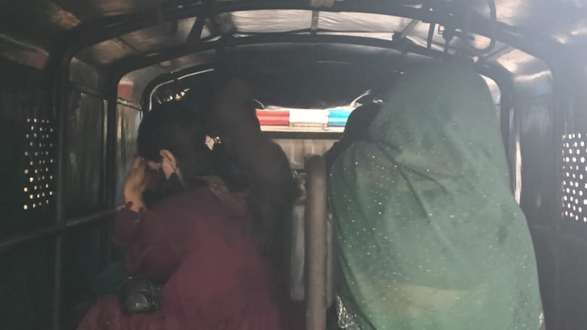 বন গবেষণাগারে বার বার অভিযান সত্ত্বেও কেন অসামাজিক কার্যকলাপ চলছে?