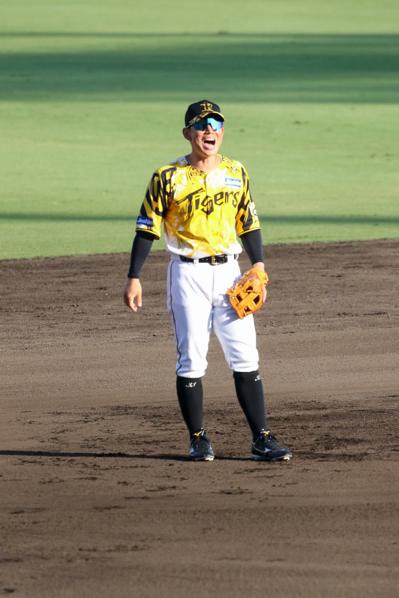 激レア‼️仕事人！【糸原健斗】主将タオル 平成最後のヒーロー 他 【値下げ不可】 ito-564x376.jpg