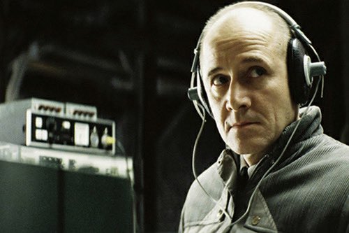 🇩🇪映画『Das Leben der Anderen（善き人のためのソナタ）』をネトフリで視聴

東ドイツの秘密警察が劇作家の生活を盗聴するも徐々に彼に感情移入していく話

主演のご本人も東ドイツ出身で実際に監視を受けていたそうで余計リアルだった
（しかも俳優仲間、恋人の密告で）
久々にいい映画を見た🥺