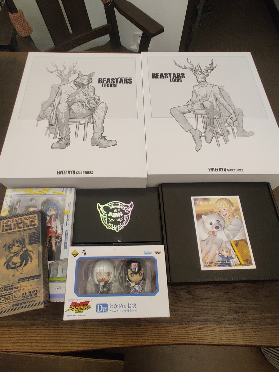 终于到家可以拍拍wf的战利品了！这次还在中古店翻到喜欢的东西了，开心( ͡° ͜ʖ ͡°)✧