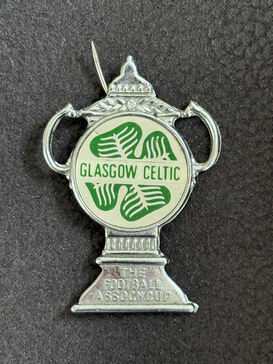 Liam 🍀🏴 (@liambhoycfc67) on Twitter photo Found this pin badge, anyone got any info on it? Meant to be quite old.
<a href="/CelticFCSLO/">CELTIC FC SLO</a> <a href="/SparesCeltic/">Celtic Spares</a> Found this pin badge, anyone got any info on it? Meant to be quite old.
<a href="/CelticFCSLO/">CELTIC FC SLO</a> <a href="/SparesCeltic/">Celtic Spares</a>
