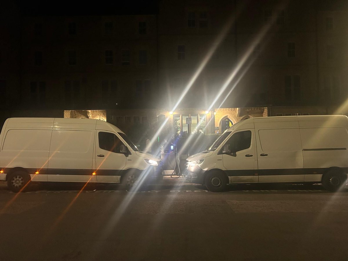 PedalandPost's tweet image. 💚 A rare sight: two of our fully electric vans met at the same rapid charger. No emissions. No noise. Just clean, reliable deliveries.

We’re not committing to go green - we’re already there. 100% electric. 100% now.

📦 pedalandpost.co.uk
#NetZeroNow #EcoCourier #EVfleet