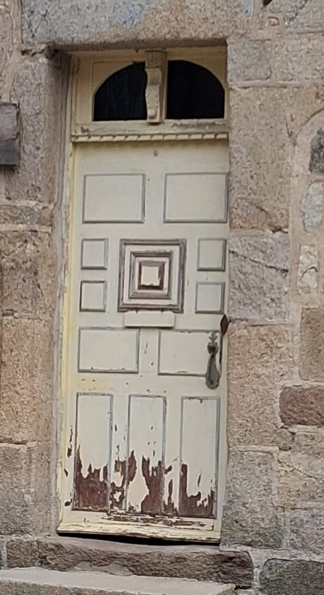 Nicely battered from #Roscoff #France 👀😁
Courtesy of Tom and Brenda on their holidays 👍
#nocontextdoors #dailydoor #doors