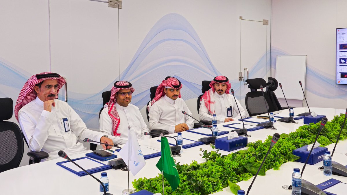AljoufCluster's tweet photo. اجتمع الرئيس التنفيذي مع المدير العام للعمليات الإقليمية للقصيم والمناطق الشمالية بالشركة الوطنية للشراء الموحد #نوبكو. 

وذلك لمناقشة مشرو�� نقل عهدة المخزون وإطلاق خدمة موصول لـ #تجمع_الجوف_الصحي واستعراض آخر المستجدات المتعلقة بالمركز اللوجستي الخامس الخاص بالشركة في ��لمنطقة. https://t.co/qyhwBy6Mfq