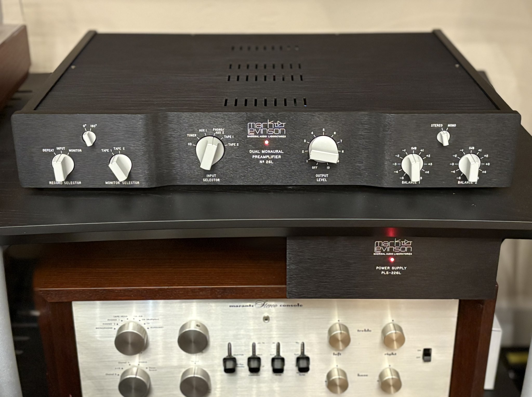 アンプ Mark Levinson No.26L balance Mark Levinson No.26 Vintage Analog Preamp With Balanced Card