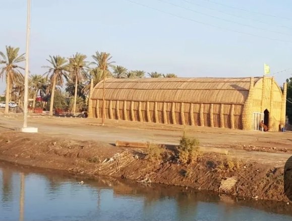 كانت بيوتا من قصب واهلها من الذهب
صارت بيوتا من ذهب
وساكنيها من قصب